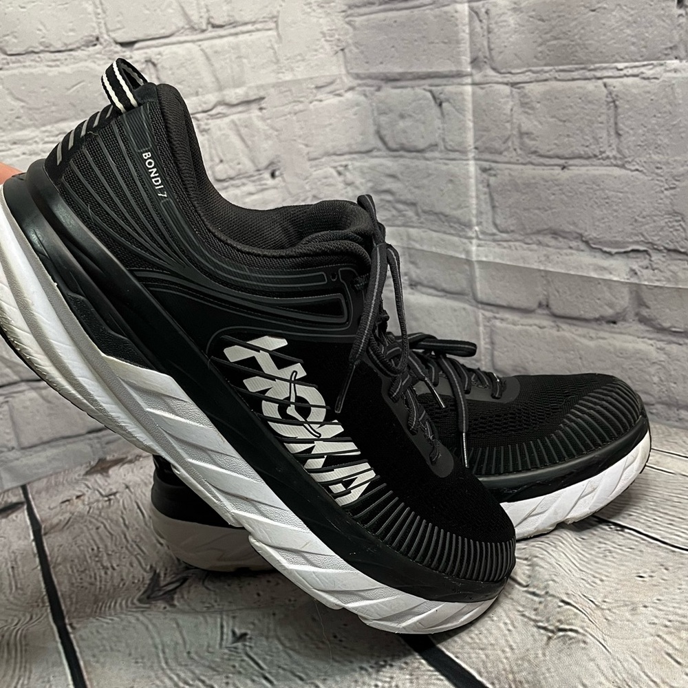 Hoka  one one- women’s 11 immaculate